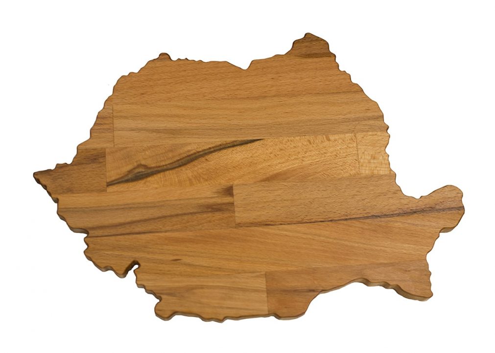Tocator de lemn in forma de harta Romaniei